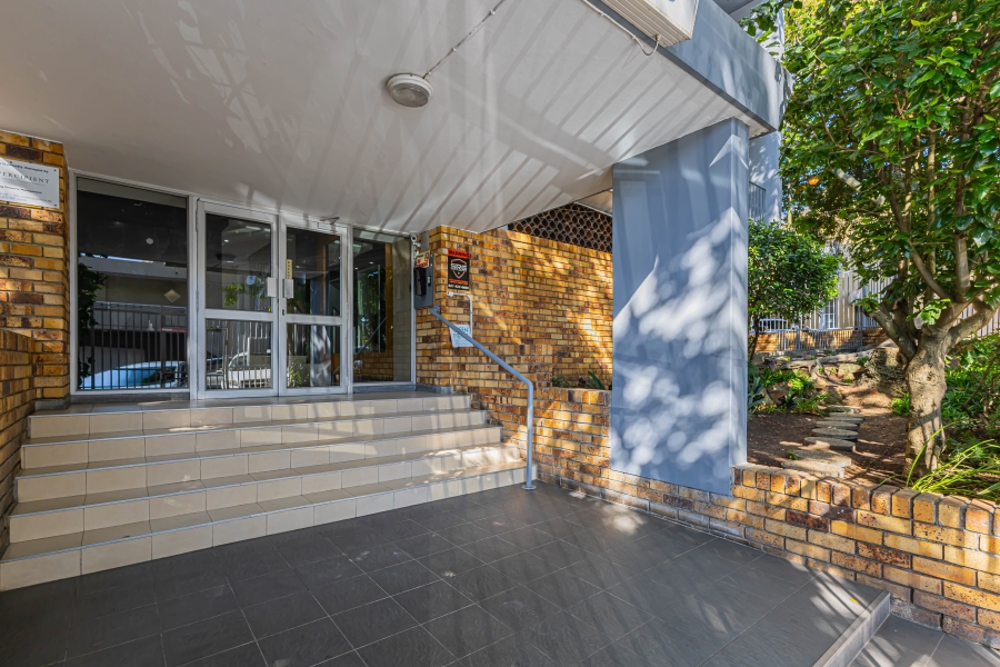 To Let 2 Bedroom Property for Rent in Green Point Western Cape